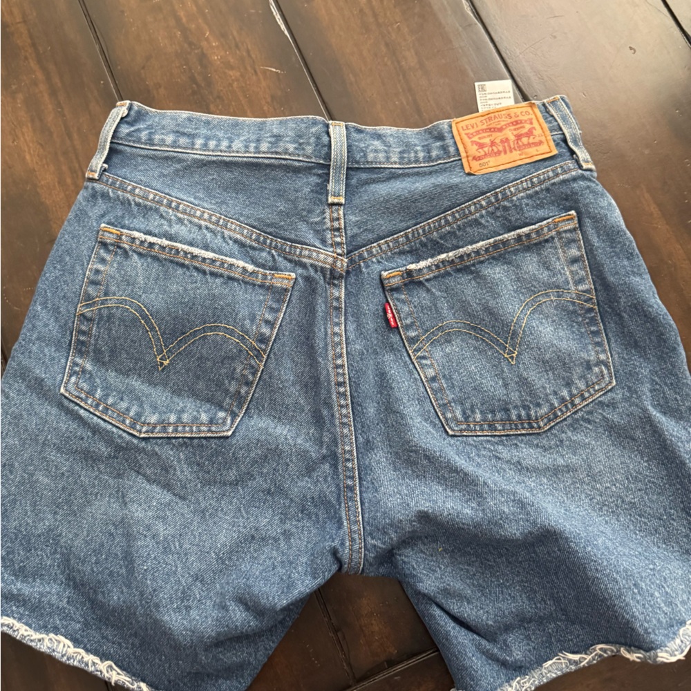 Womens Levi 501 cut off shorts 29